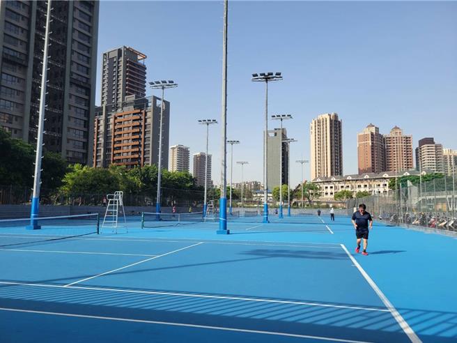 托蒂称赞穆里尼奥：绝对的顶级教练No.1，他为罗马带来冠军